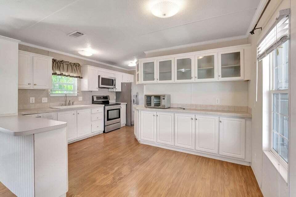 COLONIAL ESTATES INC MOBI - Residential