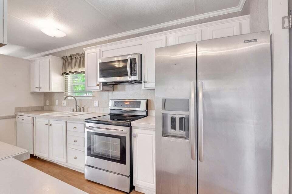 COLONIAL ESTATES INC MOBI - Residential