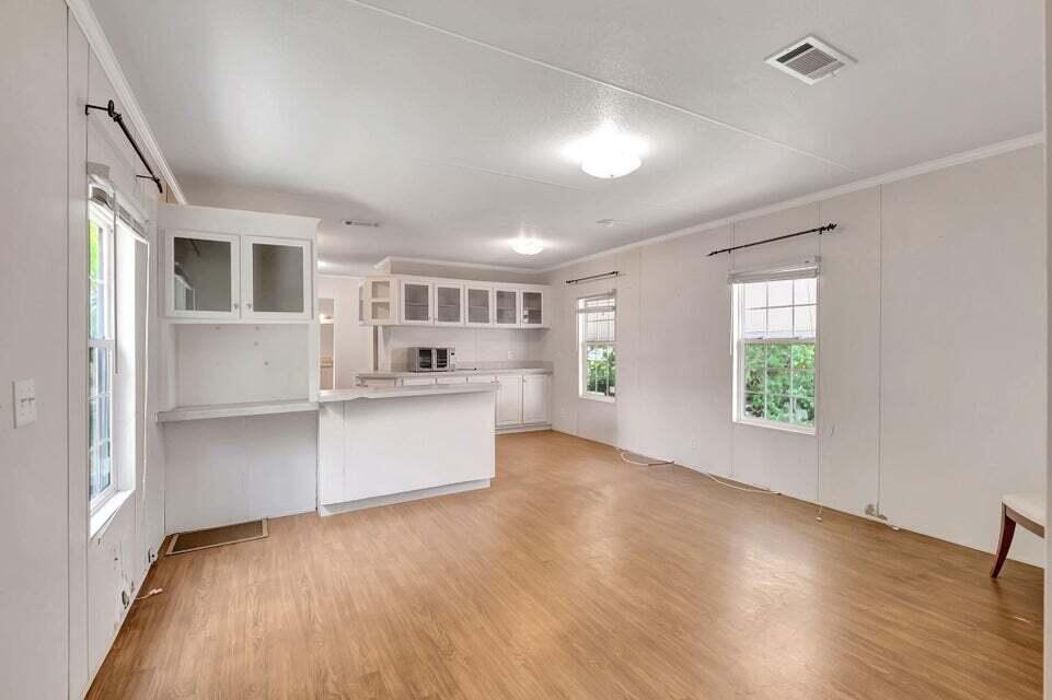 COLONIAL ESTATES INC MOBI - Residential