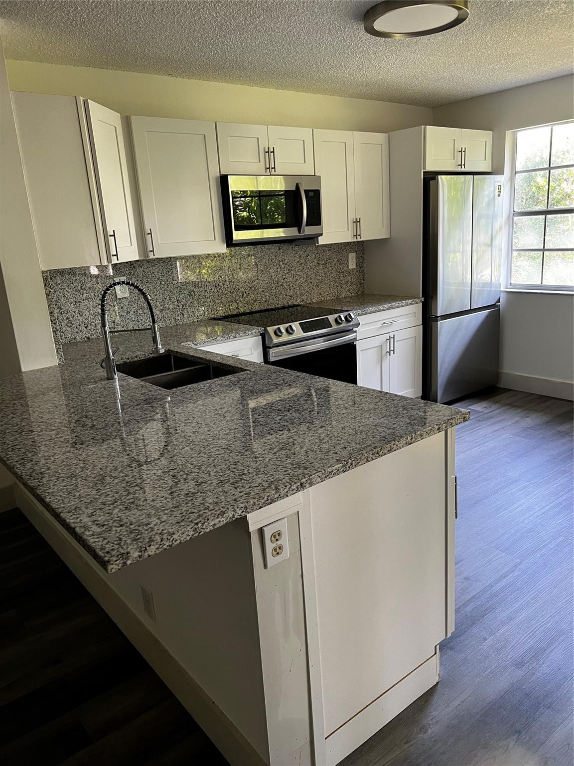 6596 Via Regina 6596