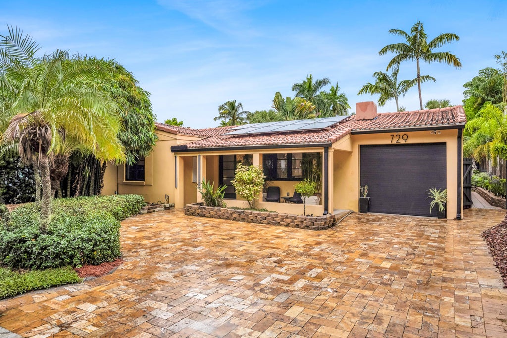 Photo of 729 NE 19TH Avenue, Fort Lauderdale, FL 33304 (MLS # B26094835)