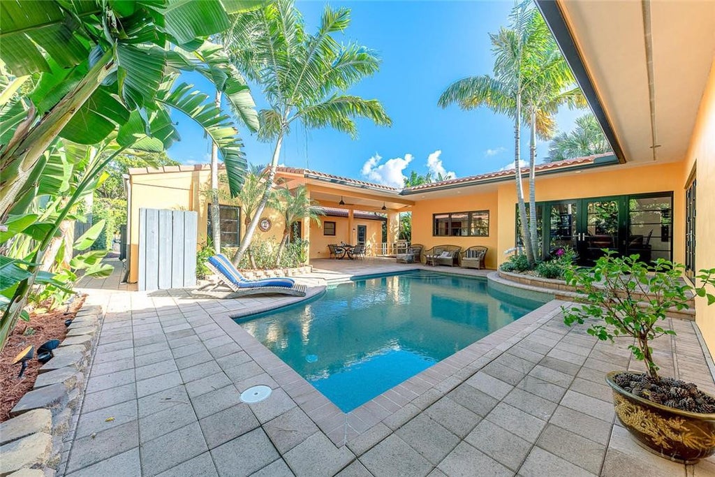 Photo of 729 NE 19TH Avenue, Fort Lauderdale, FL 33304 (MLS # B26094835)