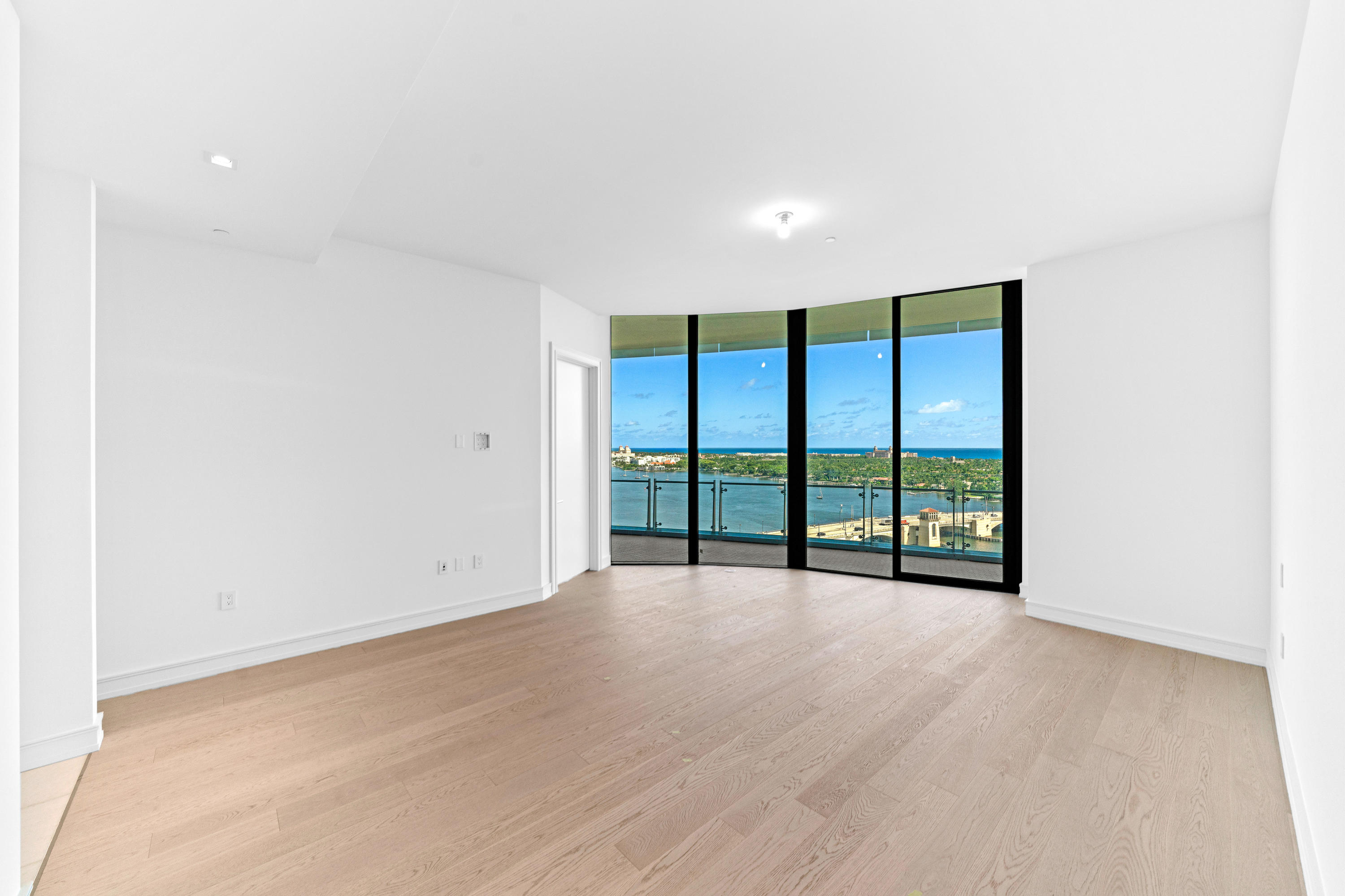 BRISTOL CONDO - Residential