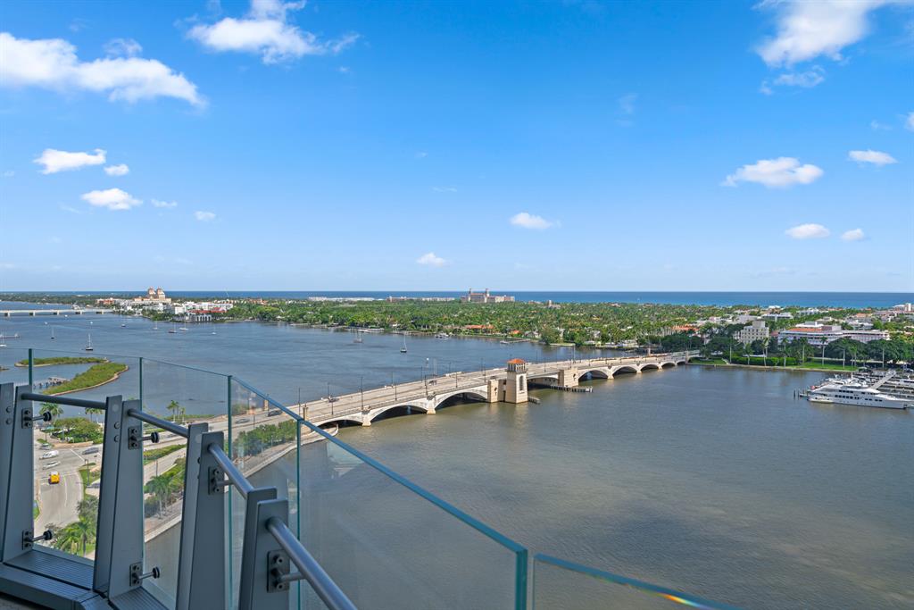 BRISTOL CONDO - Residential