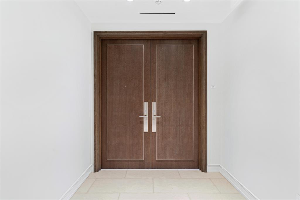 BRISTOL CONDO - Residential