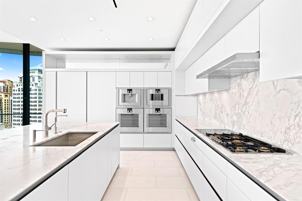 BRISTOL CONDO - Residential