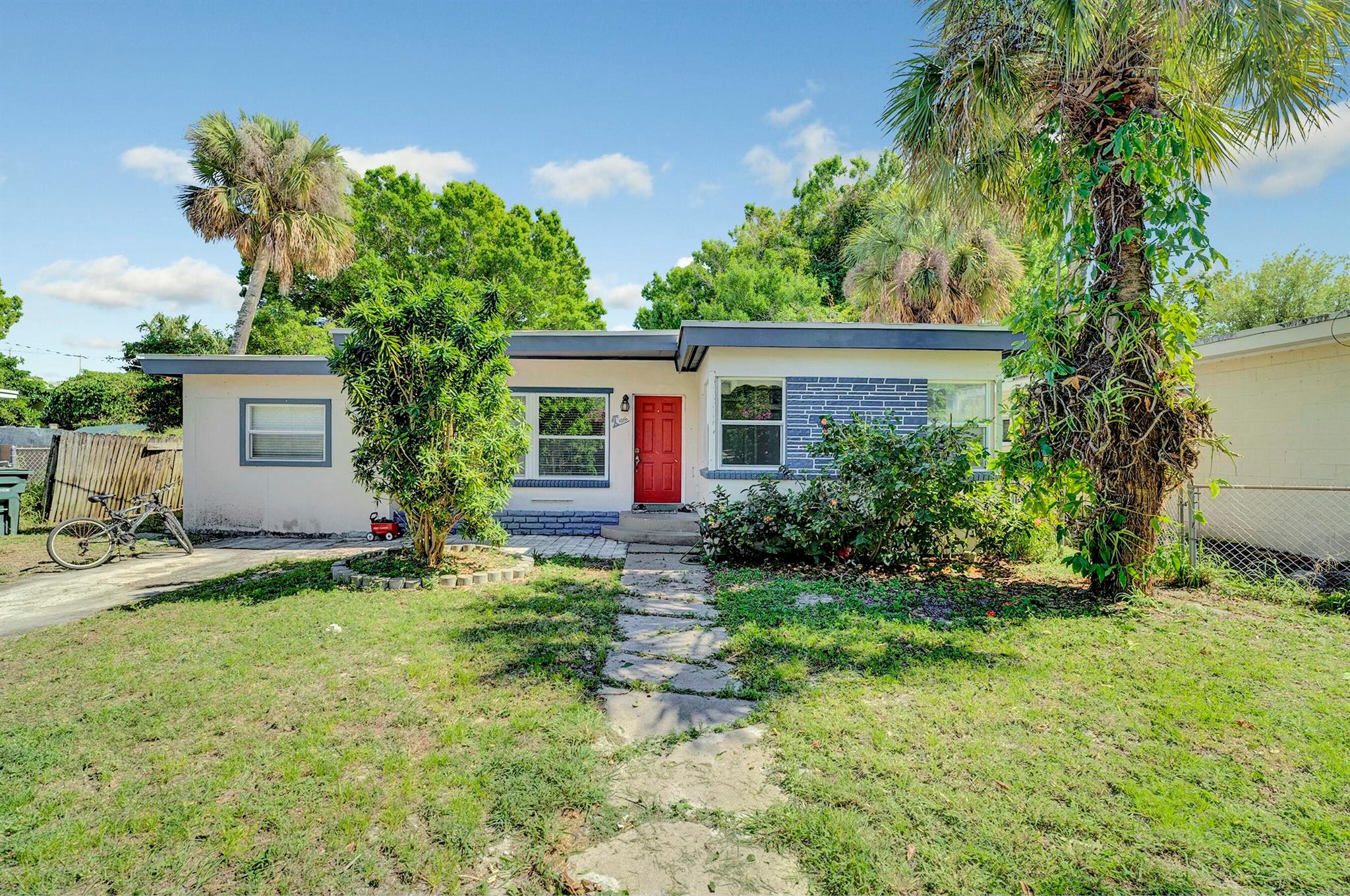A fantastic investment opportunity in Fort Pierce! This duplex features two fully rented units, generating immediate rental income. Recent updates include a new roof (2020), renovated floors, brand-new appliances, a new washer and dryer, and a new AC. The units share a washer and dryer, providing added convenience for tenants. With modern upgrades and reliable tenants in place, this turnkey property is a great addition to any investor's portfolio. Don't miss out on this incredible opportunity!