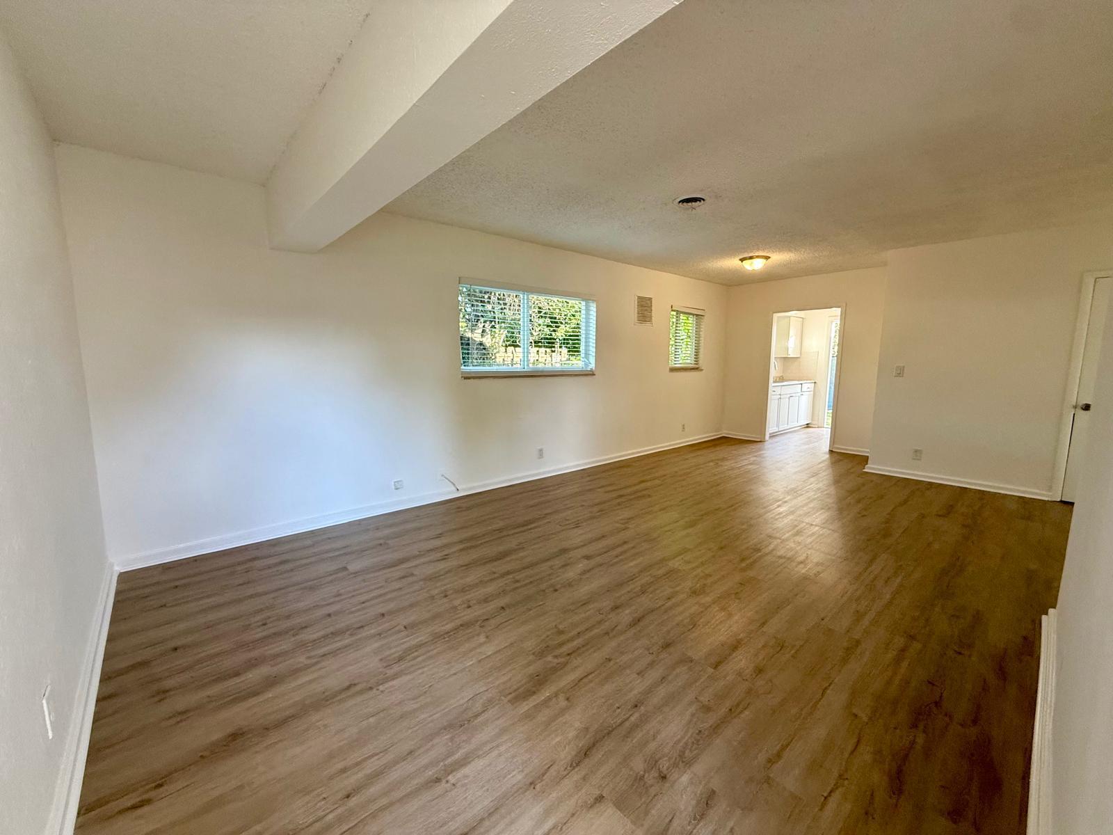 CRESTHAVEN NO 11 - Residential Lease