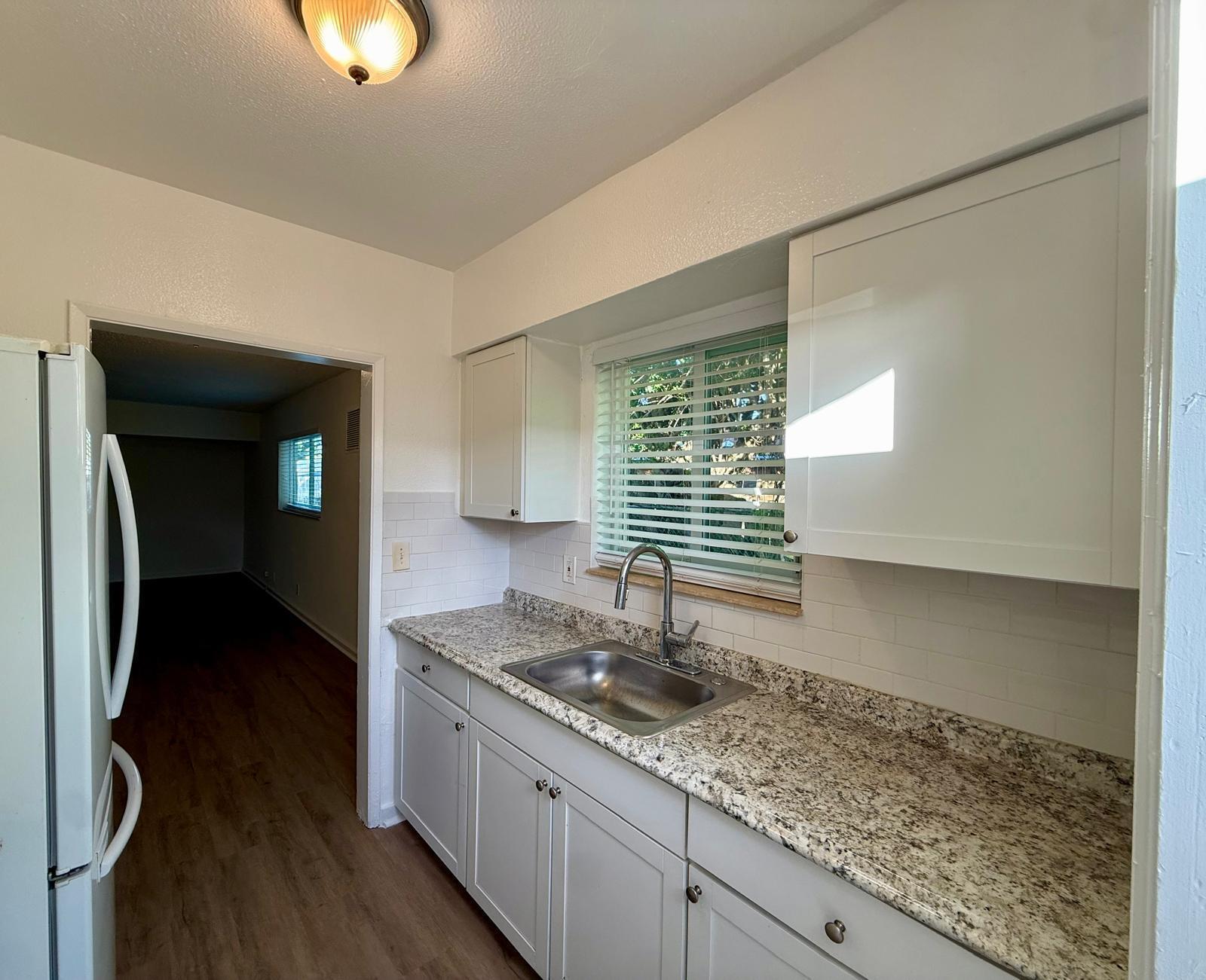 CRESTHAVEN NO 11 - Residential Lease