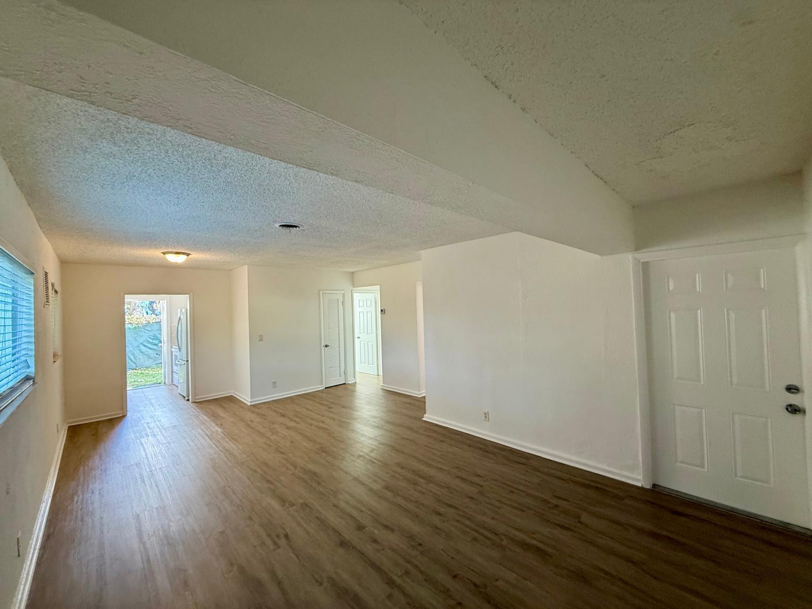 CRESTHAVEN NO 11 - Residential Lease