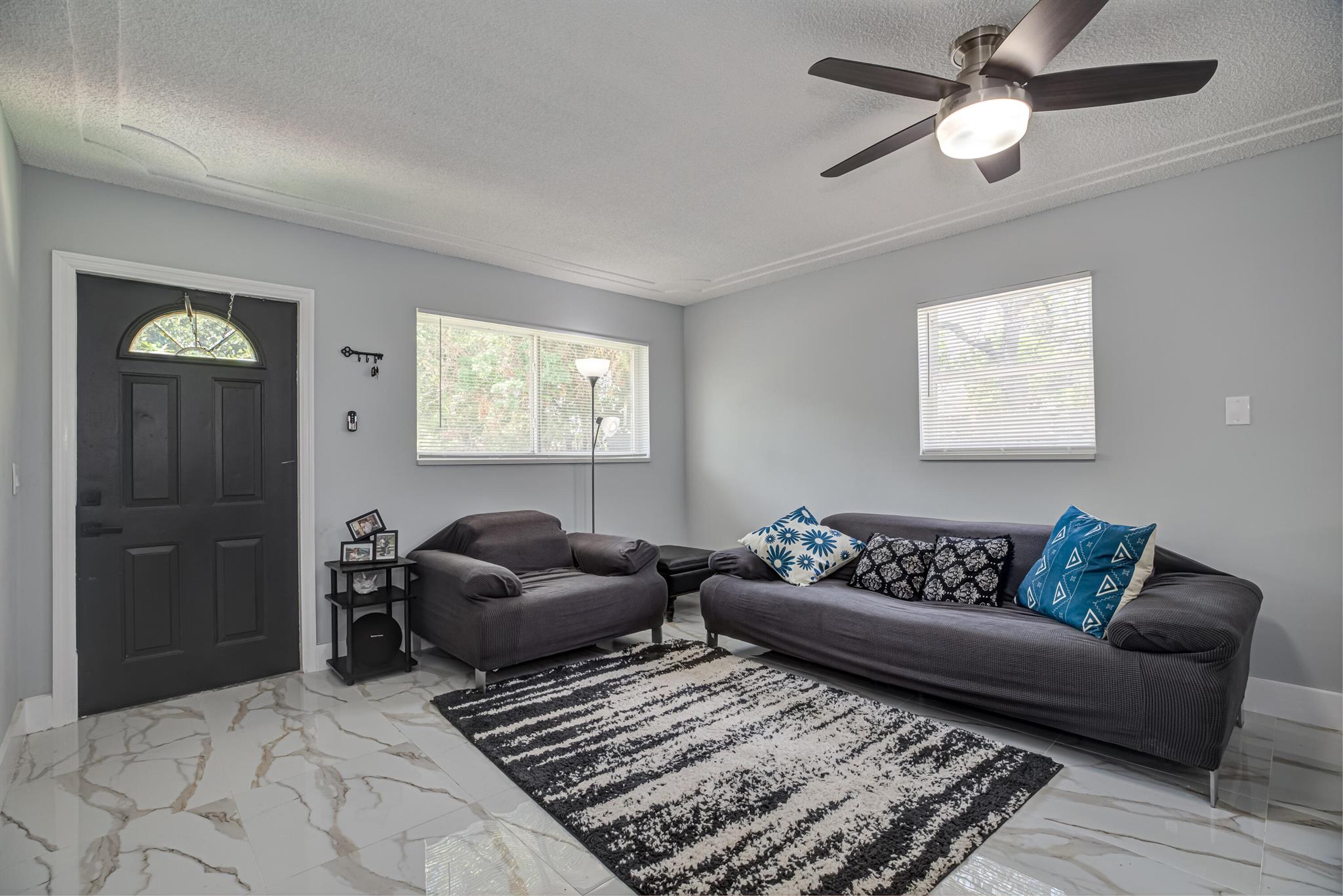 LAKE WORTH HEIGHTS - Residential Income