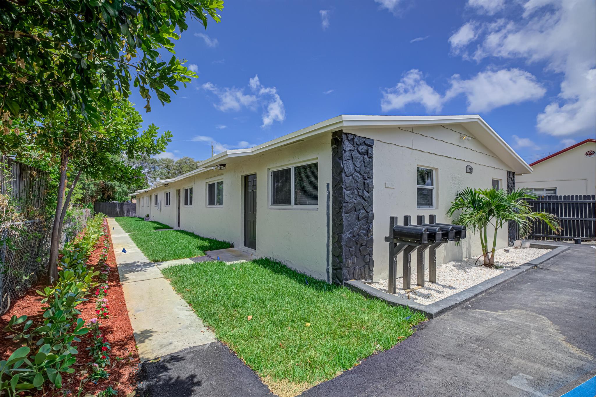 LAKE WORTH HEIGHTS - Residential Income