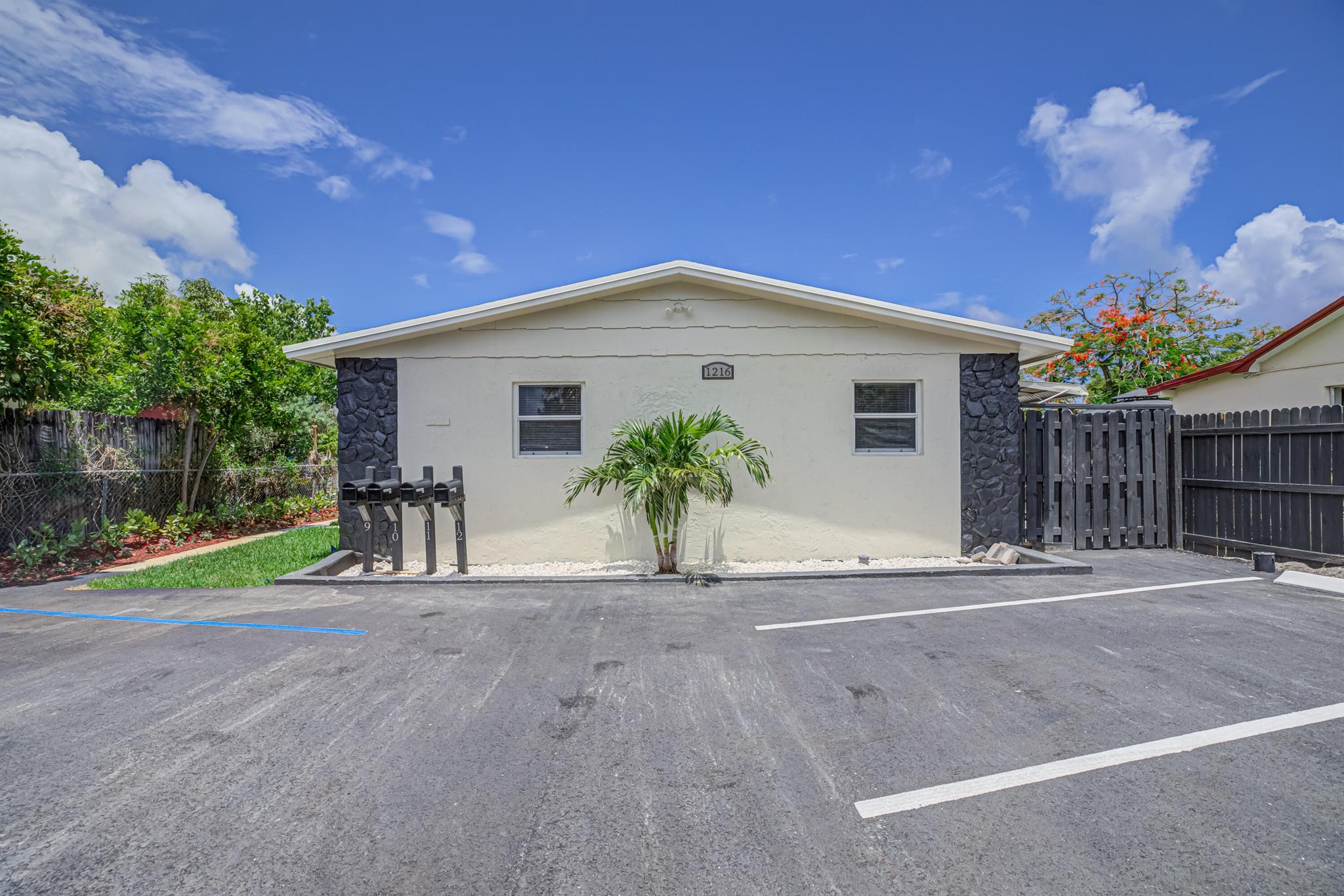 LAKE WORTH HEIGHTS - Residential Income