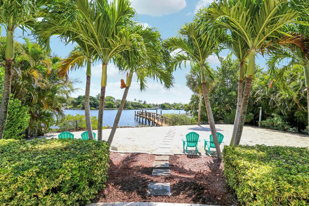 Photo of 19560 Gulfstream Drive, Jupiter, FL 33469 (MLS # R11102556)