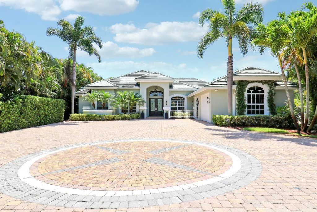 Photo of 19560 Gulfstream Drive, Jupiter, FL 33469 (MLS # R11102556)