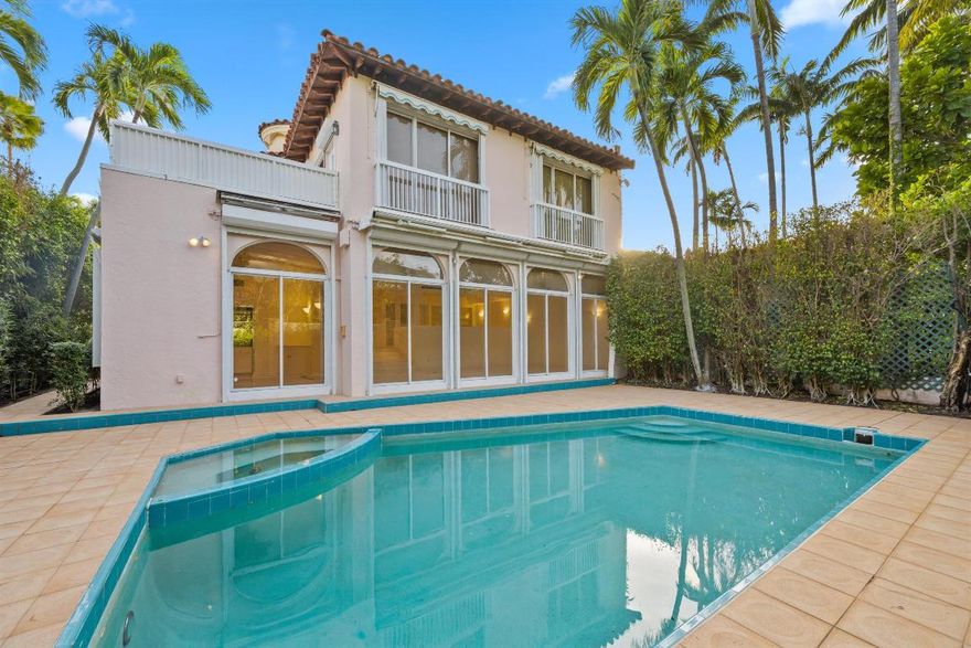 Discover over 4,100 square feet of potential in this 3-bedroom, 4.5-bath townhome located in the heart of Palm Beach. A sunlit patio, private pool, and jacuzzi set among tropical landscaping create an ideal backdrop for your vision.
Inside, the home features tall ceilings, an elevator, a first-floor guest suite with a full bath, and a lower-level guest bedroom/den with a full bath. The entire upper level is dedicated to a private primary suite with two closets, a sitting room, an expansive bath, and an outdoor terrace. Residents enjoy exclusive access to L'Ermitage's lakefront pool and tennis court. This property is ready for a complete renovation—an exceptional canvas to design your dream Palm Beach retreat.