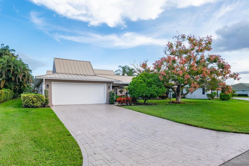 Photo of 3333 SE Fairway E, Stuart, FL 34997 (MLS # R11135294)