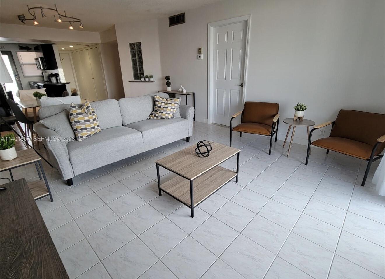 801 N Ocean Boulevard 802