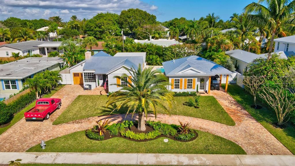 Photo of 105 NE 6th Street, Delray Beach, FL 33444 (MLS # R10862713)