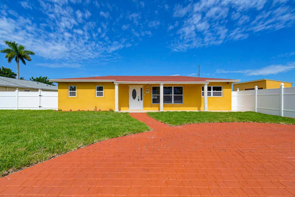 Photo of 15021 Jackson Road, Delray Beach, FL 33484 (MLS # B26058412)
