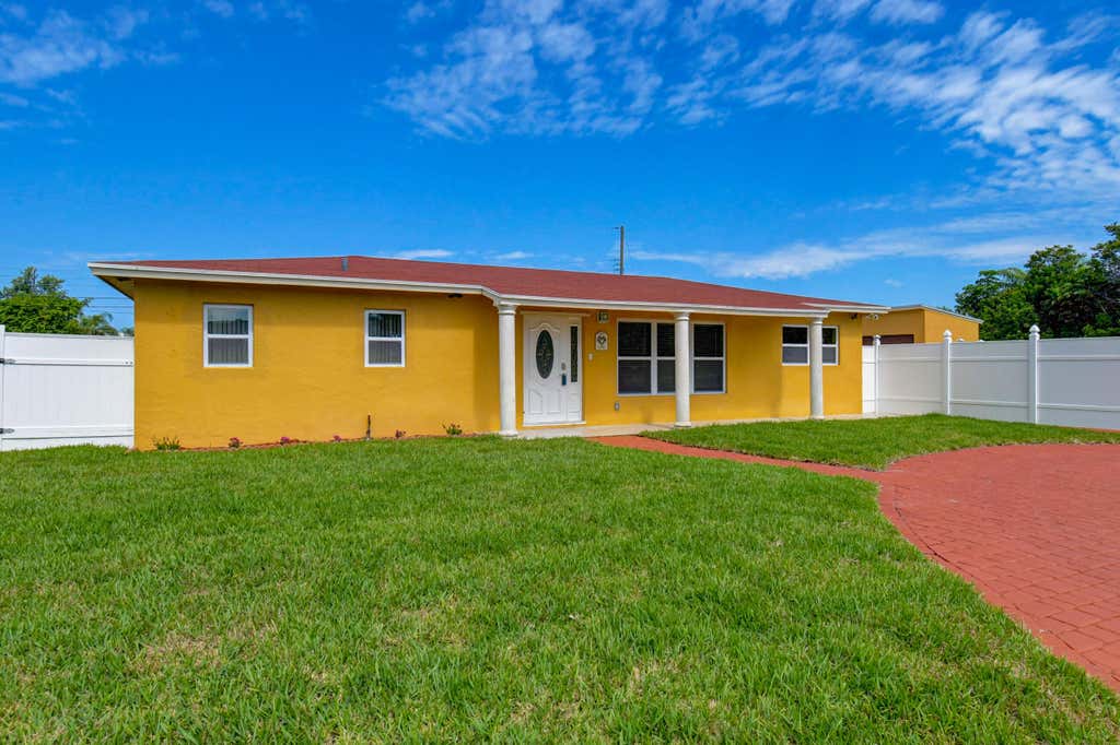 Photo of 15021 Jackson Road, Delray Beach, FL 33484 (MLS # B26058412)