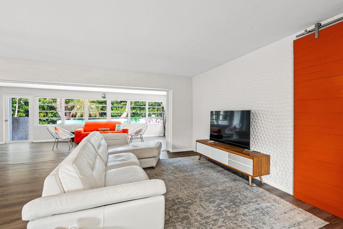 S/D OF 10-45-43, N 1/2 OF GOV - Residential Lease