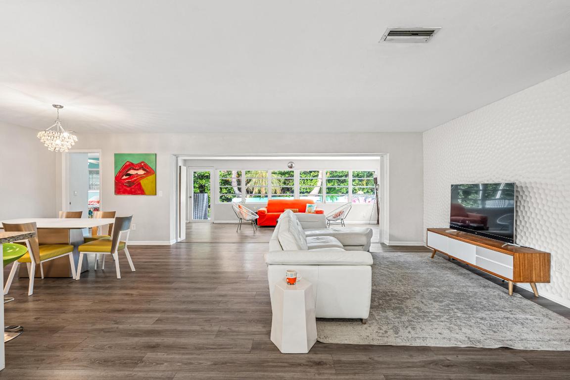 S/D OF 10-45-43, N 1/2 OF GOV - Residential Lease