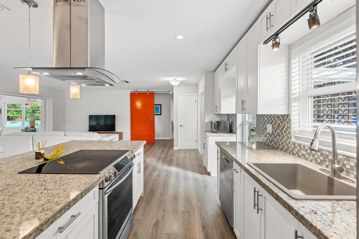 S/D OF 10-45-43, N 1/2 OF GOV - Residential Lease