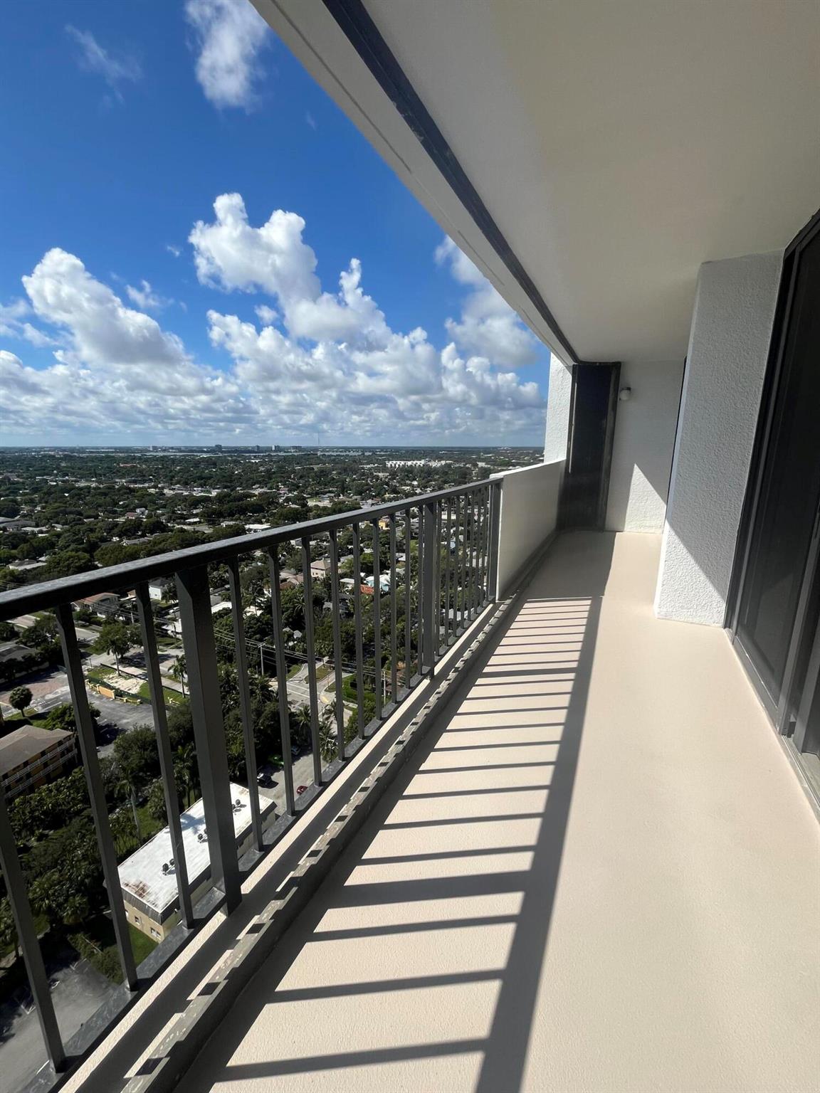 PALM BEACH HOUSE - Residential Lease