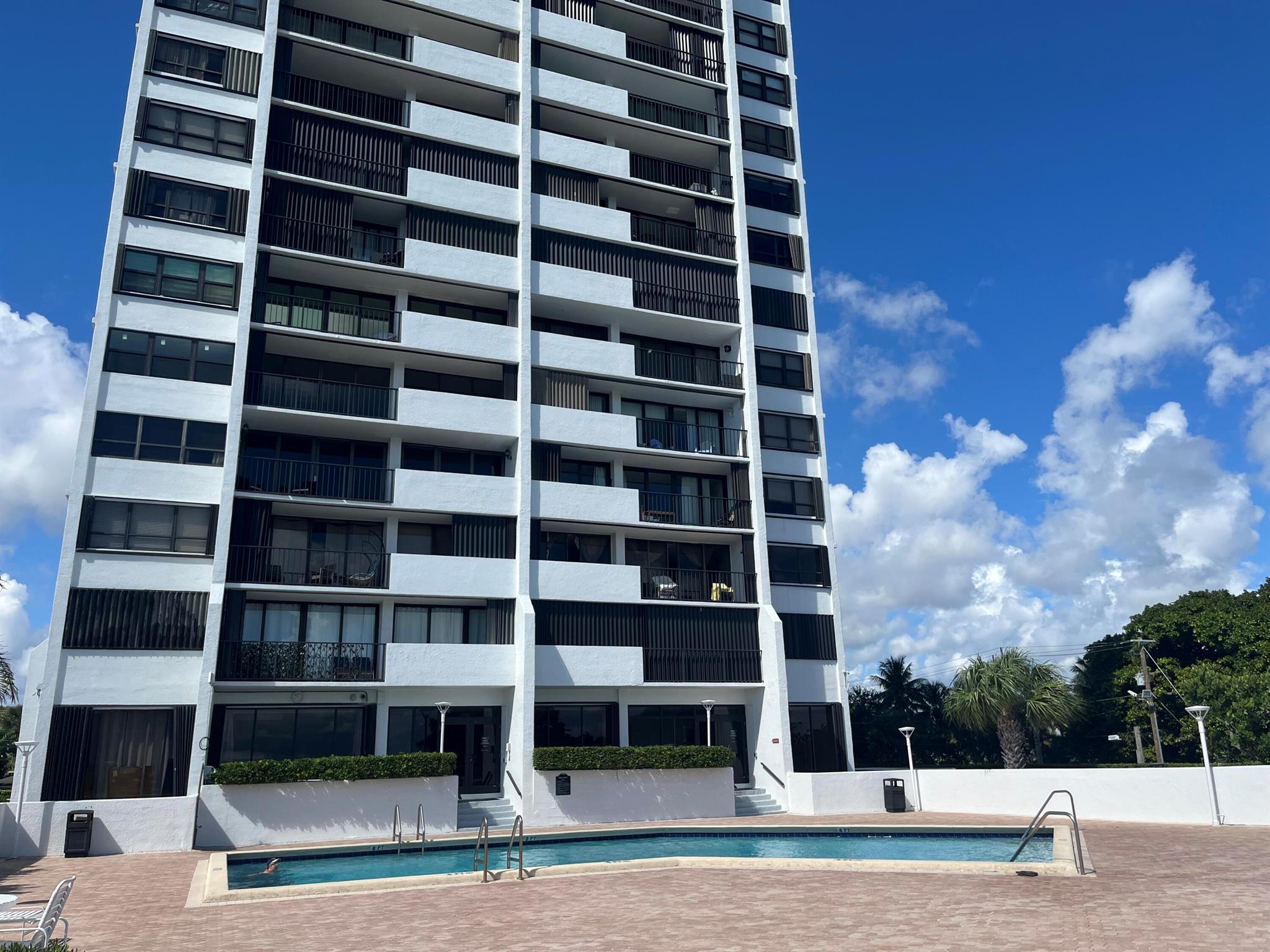 PALM BEACH HOUSE - Residential Lease