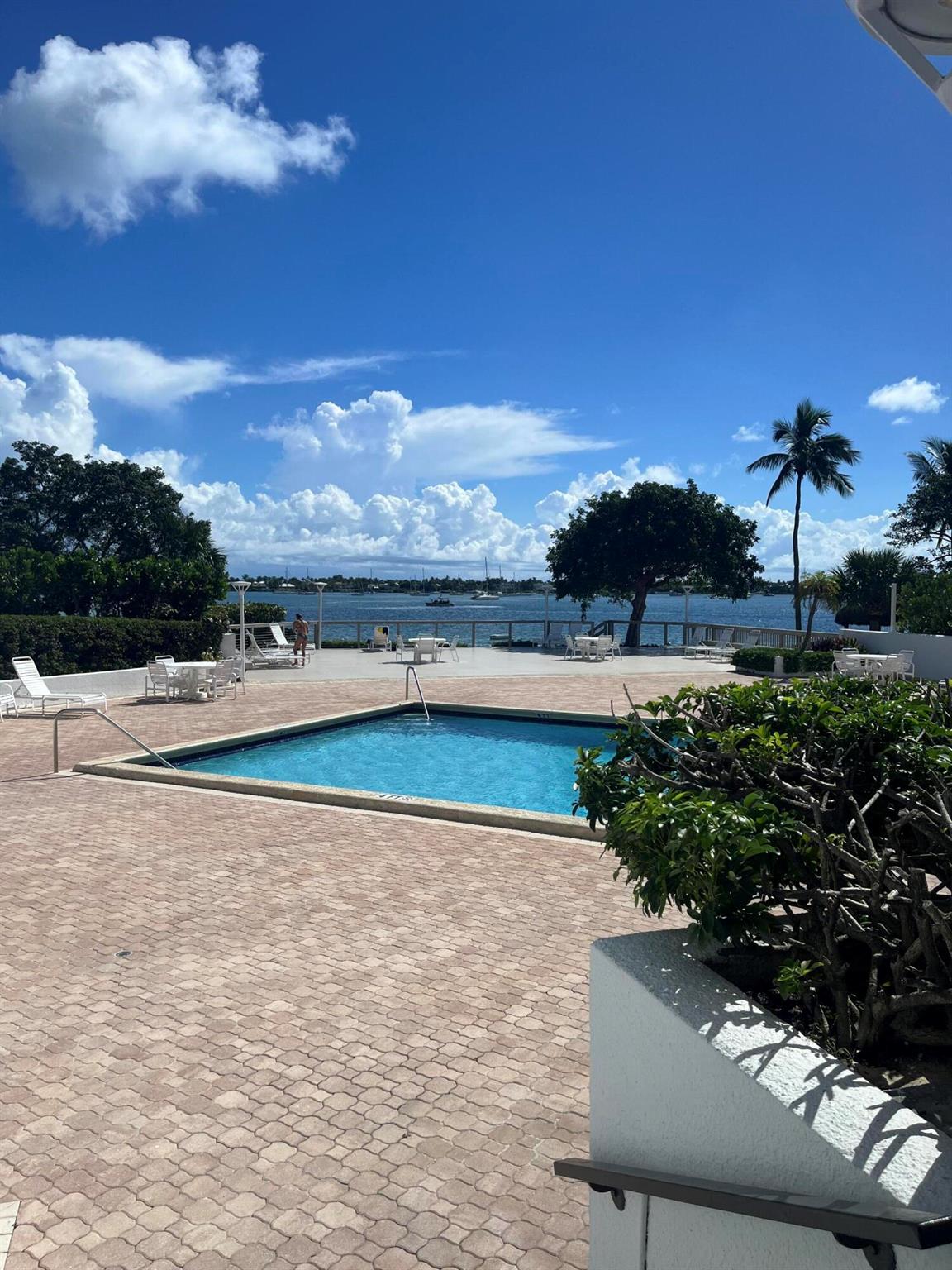 PALM BEACH HOUSE - Residential Lease