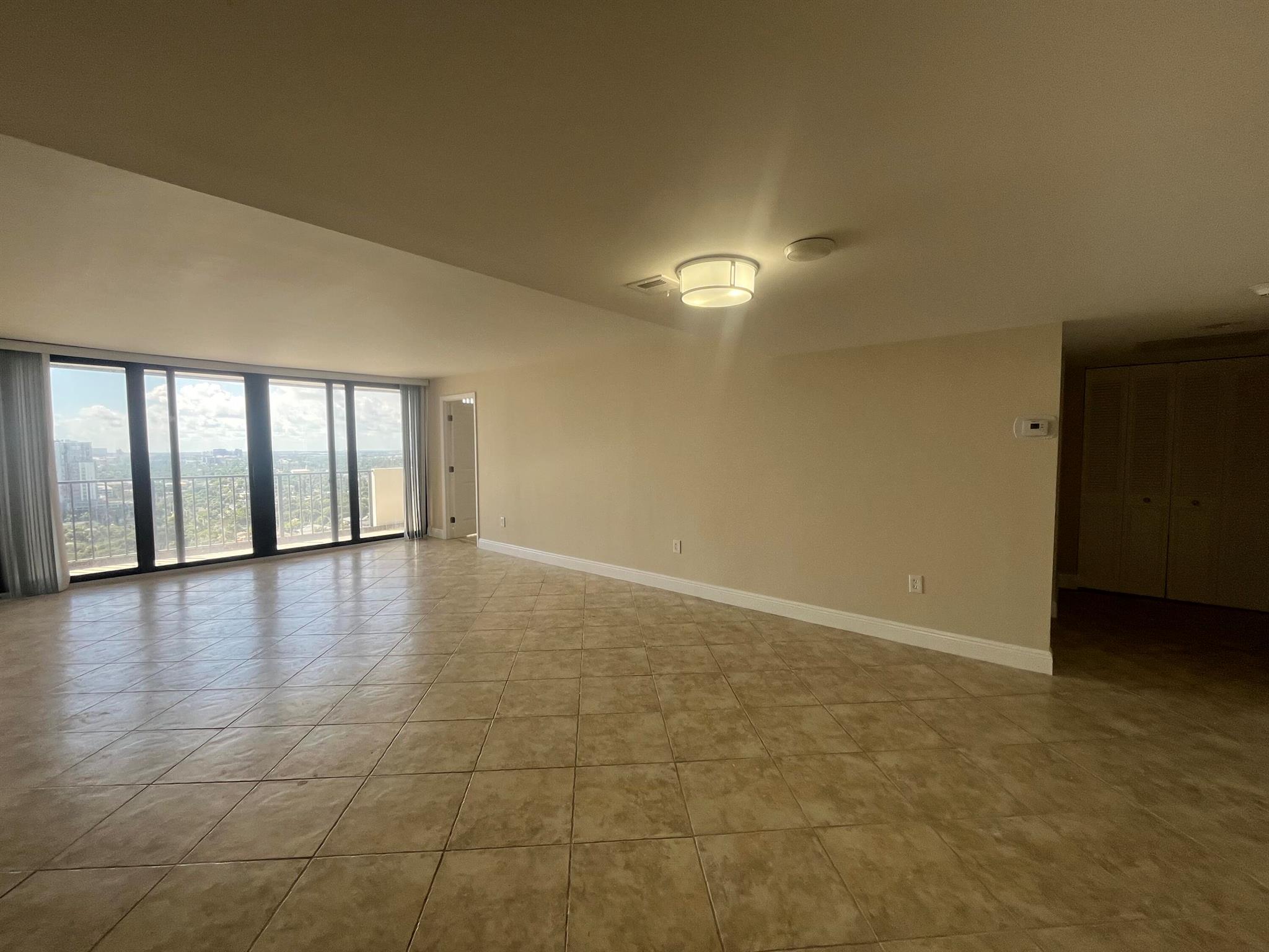 PALM BEACH HOUSE - Residential Lease