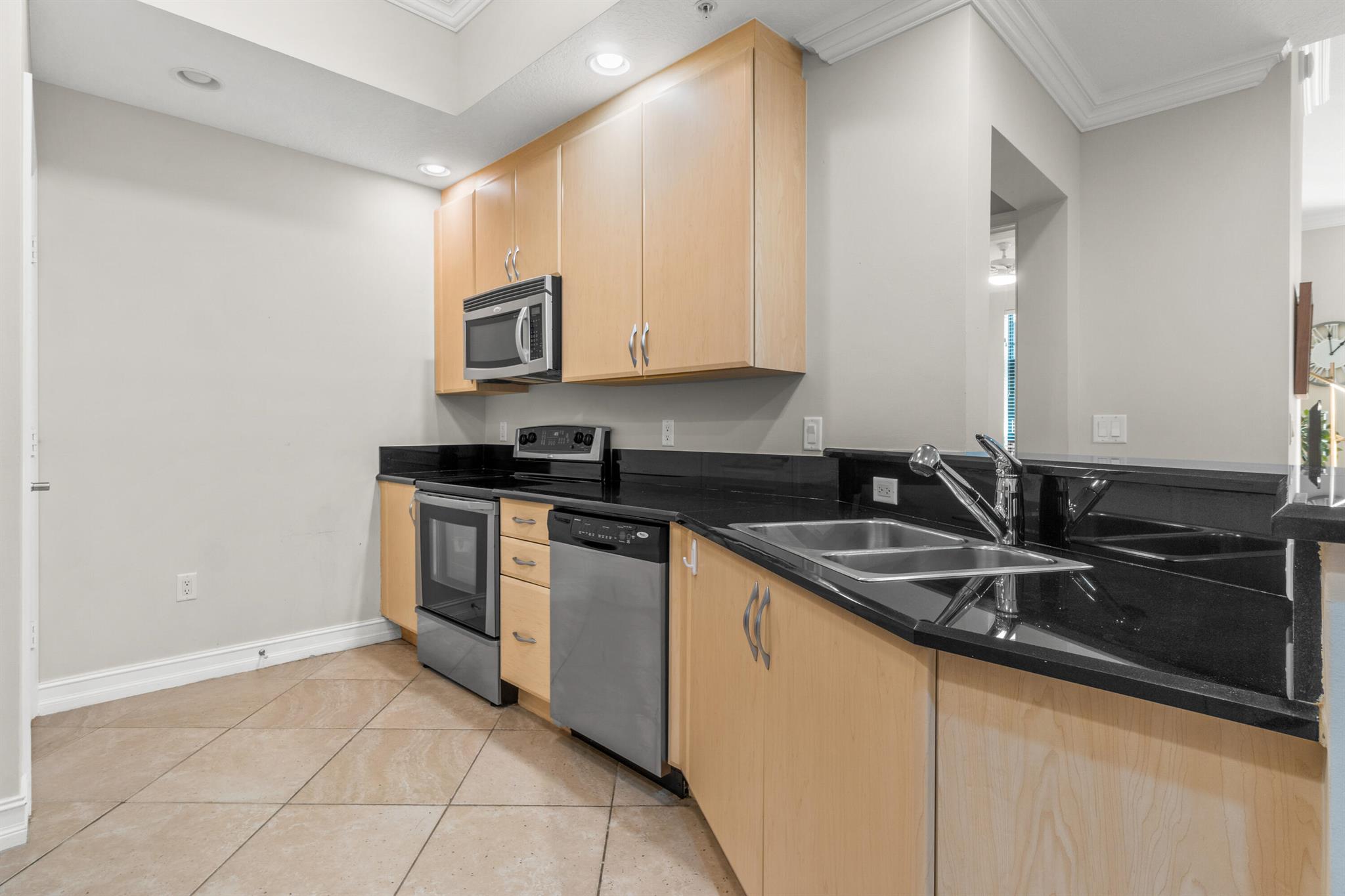 701 S Olive Avenue 1113