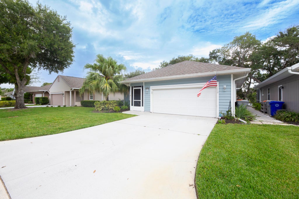 Photo of 401 Tamarind Place, Vero Beach, FL 32962 (MLS # B26079231)