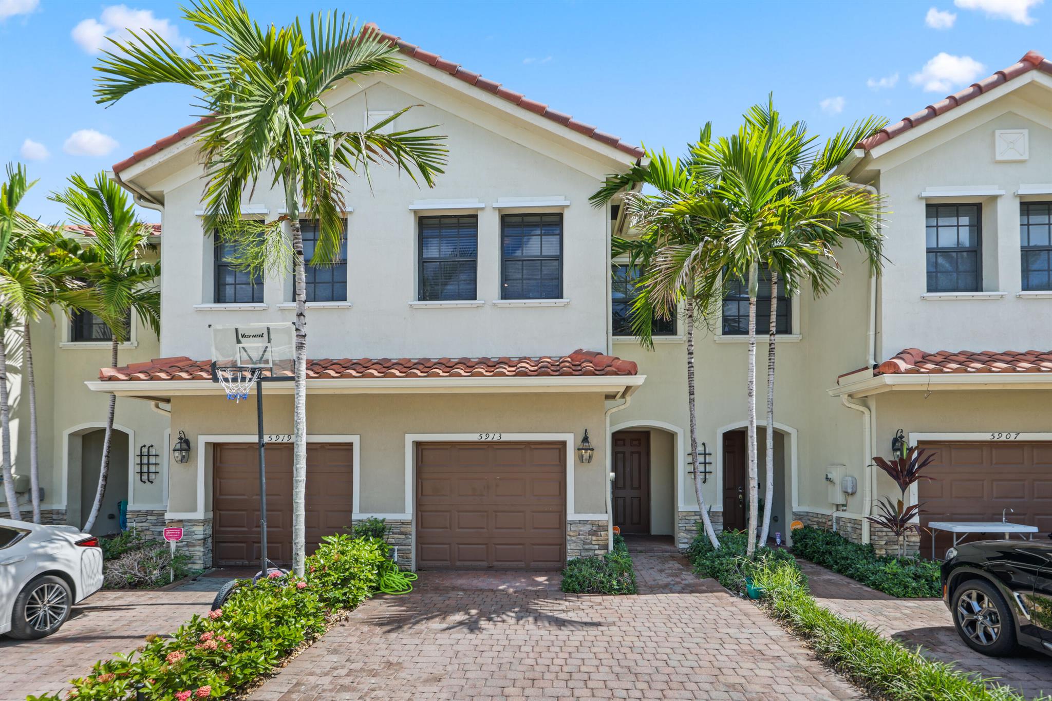 5913 NW 56th Court, Tamarac, FL, 33319/$419,000 1 5913 NW 56th Court