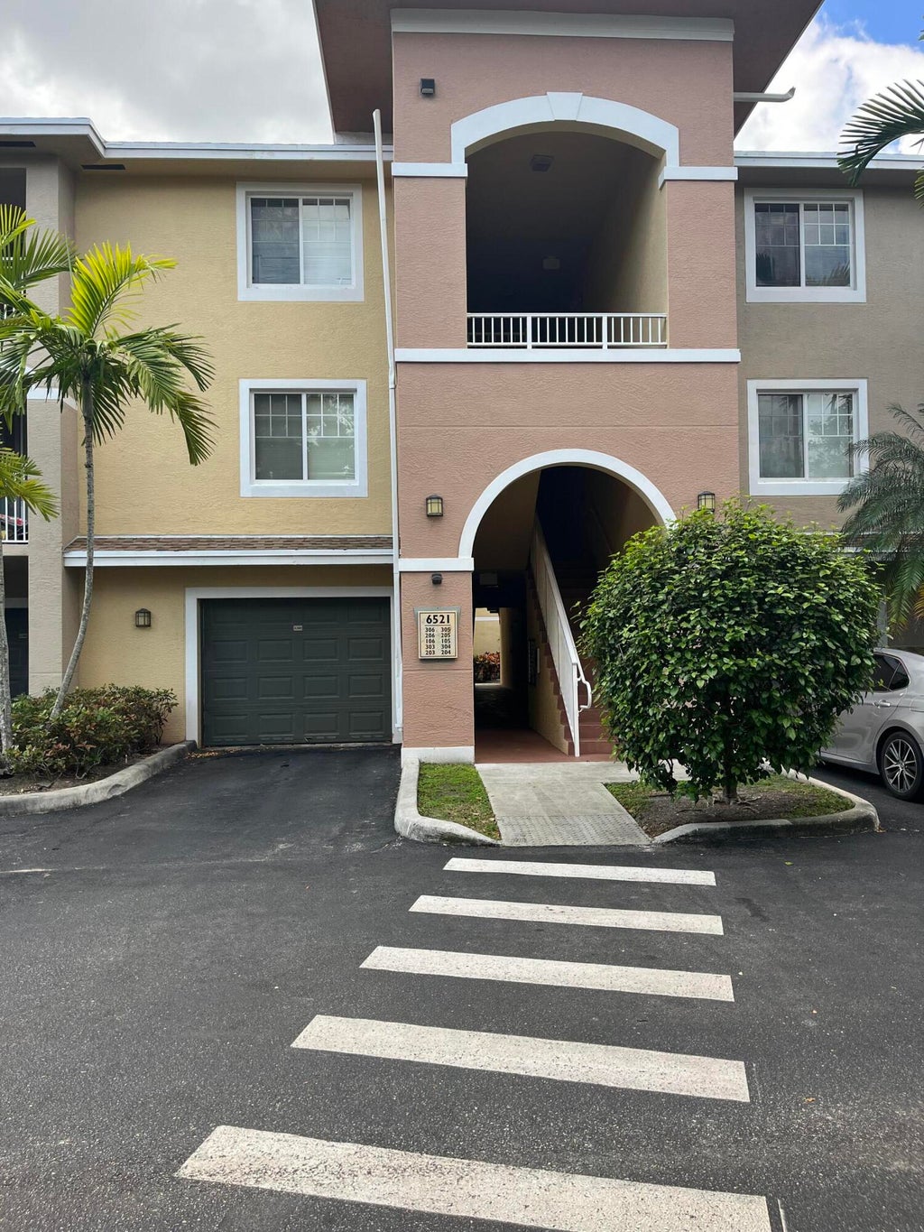 Photo of 6521 Emerald Dunes Drive #305, West Palm Beach, FL 33411 (MLS # R10974147)
