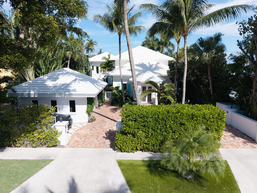 Photo of 121 Seville Road, West Palm Beach, FL 33405 (MLS # B26013486)