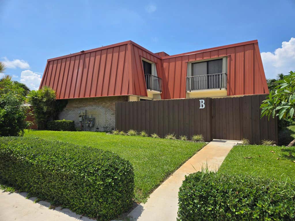 Photo of 3232 MERIDIAN Way N #B, Palm Beach Gardens, FL 33410 (MLS # B26064172)
