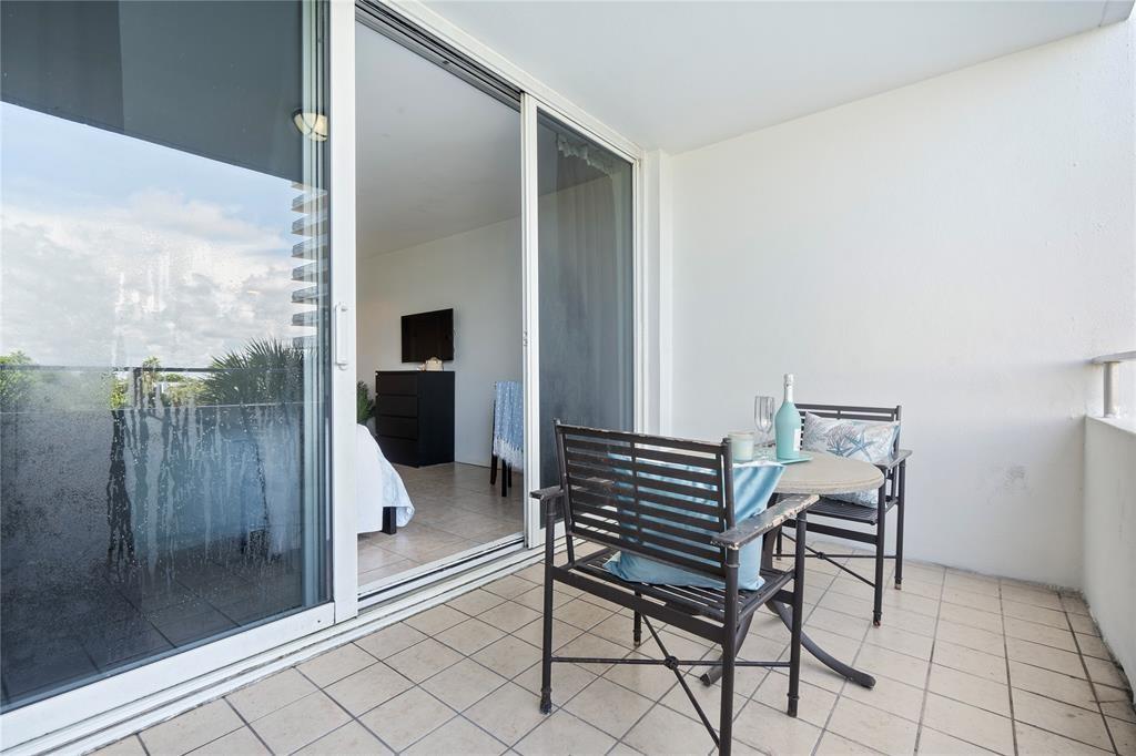 4040 Galt Ocean Dr 303