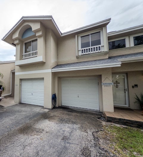 Tiny photo for 2011 E Discovery Cir Circle E, Deerfield Beach, FL 33442 (MLS # B26036523)