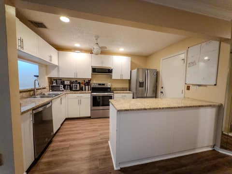Tiny photo for 2011 E Discovery Cir Circle E, Deerfield Beach, FL 33442 (MLS # B26036523)