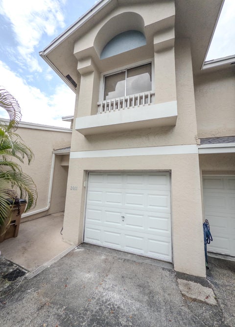 Tiny photo for 2011 E Discovery Cir Circle E, Deerfield Beach, FL 33442 (MLS # B26036523)