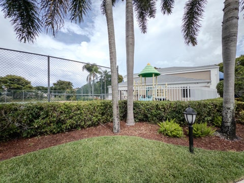 Tiny photo for 2011 E Discovery Cir Circle E, Deerfield Beach, FL 33442 (MLS # B26036523)