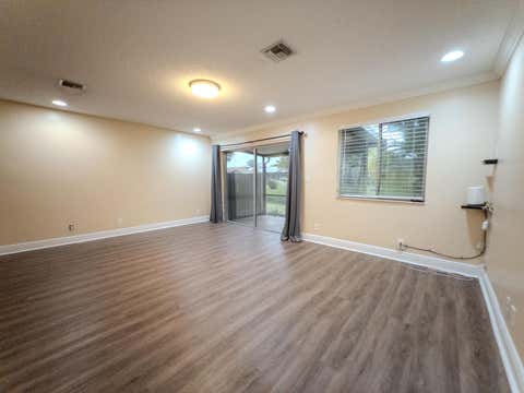 Tiny photo for 2011 E Discovery Cir Circle E, Deerfield Beach, FL 33442 (MLS # B26036523)