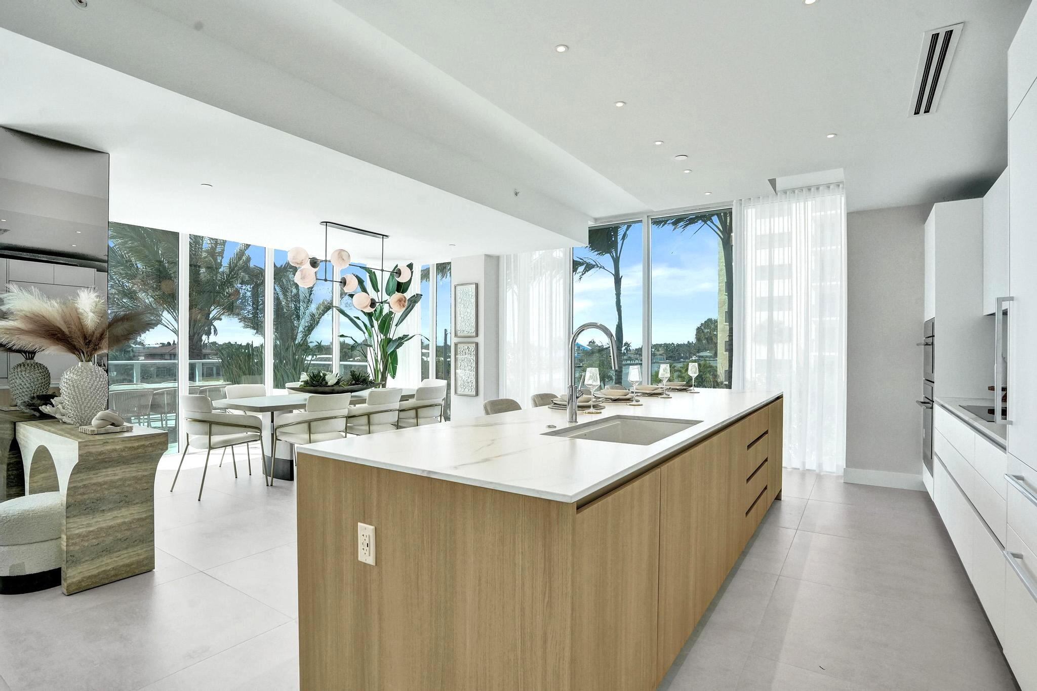 Entourage in the Sun - Residential