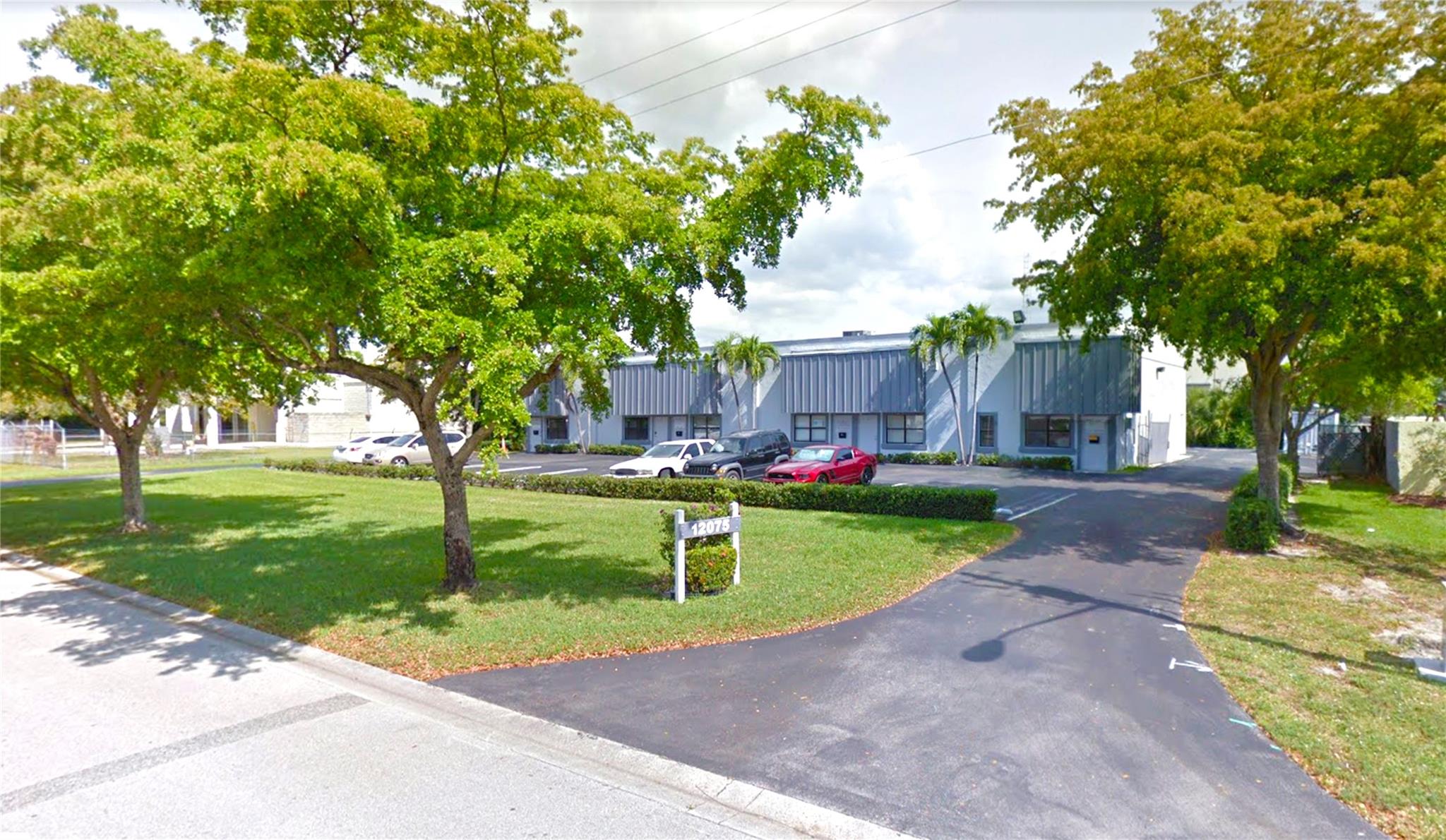 FOR LEASE: Office/warehouse condo in the Greater Coral Springs Research and Development Park. Private location that is approximately 1/3 office and 2/3 warehouse. Roll up garage door measures approximately 12’ x 10’. Fenced area in the back of the building for parking. Easy to show, lockbox on site! Contact us to schedule an appointment.