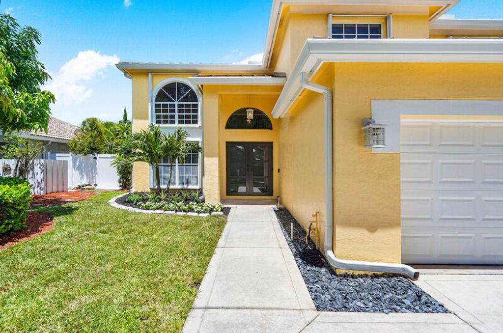 Photo of 1350 Laurelwood Lane, Delray Beach, FL 33445 (MLS # R10999375)