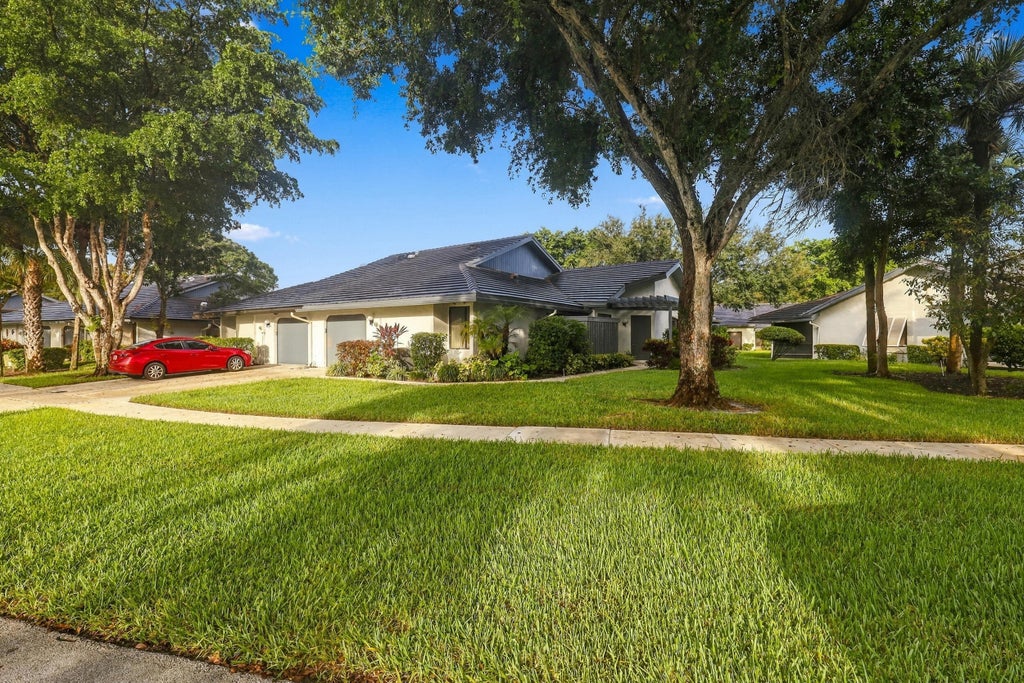 Photo of 5086 Pine Drive, Boynton Beach, FL 33437 (MLS # B26085800)