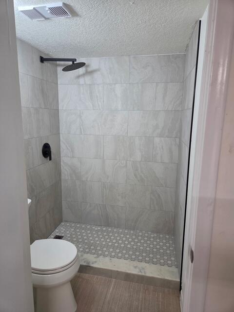 BAY REACH CONDOMINIUM - Residential Lease