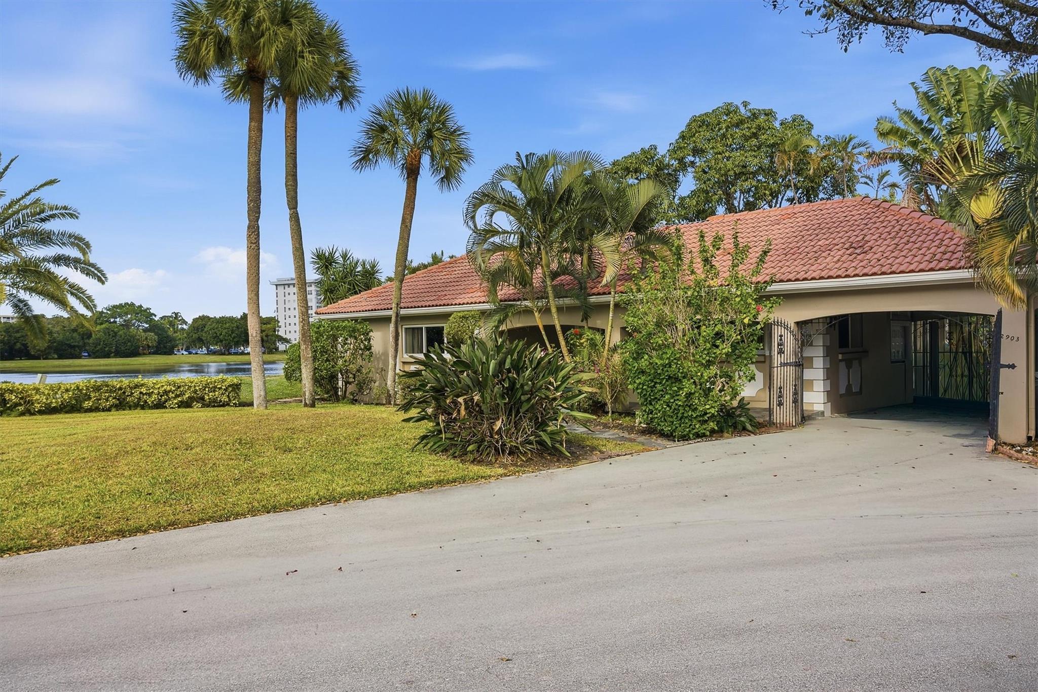 2903 N Palm Aire Drive (VILLA)